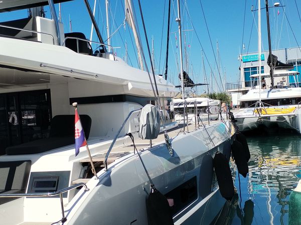 Lagoon 55 | Tri Wing