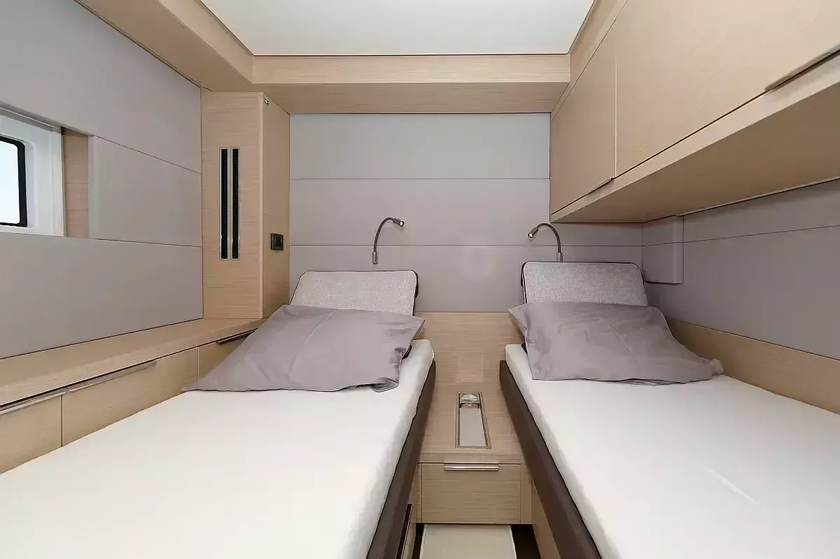 Lagoon 55 | Tri Wing