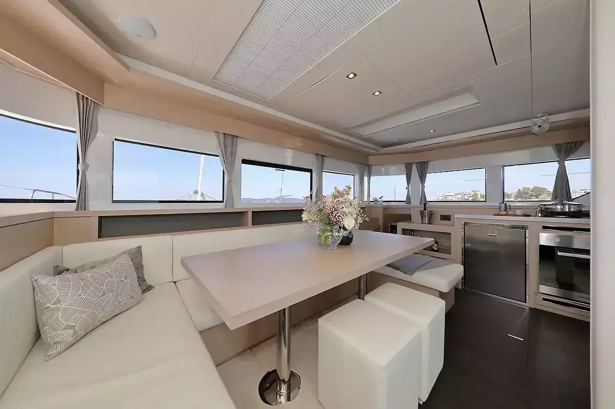 Lagoon 55 | Tri Wing