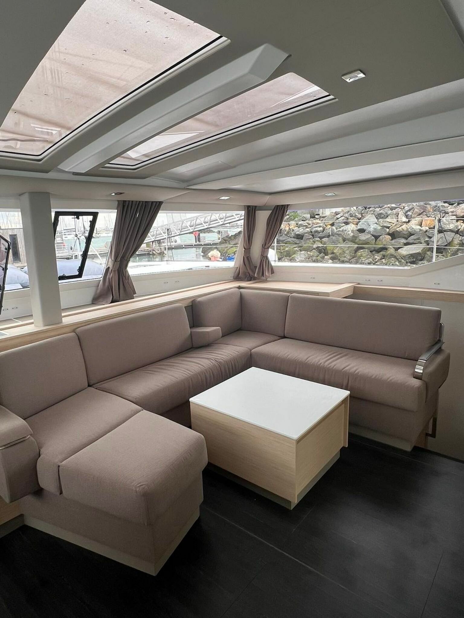 Fountaine Pajot Tanna 47 | Dione