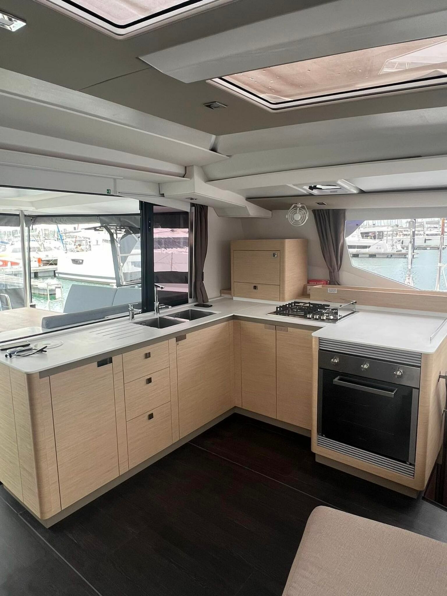 Fountaine Pajot Tanna 47 | Dione