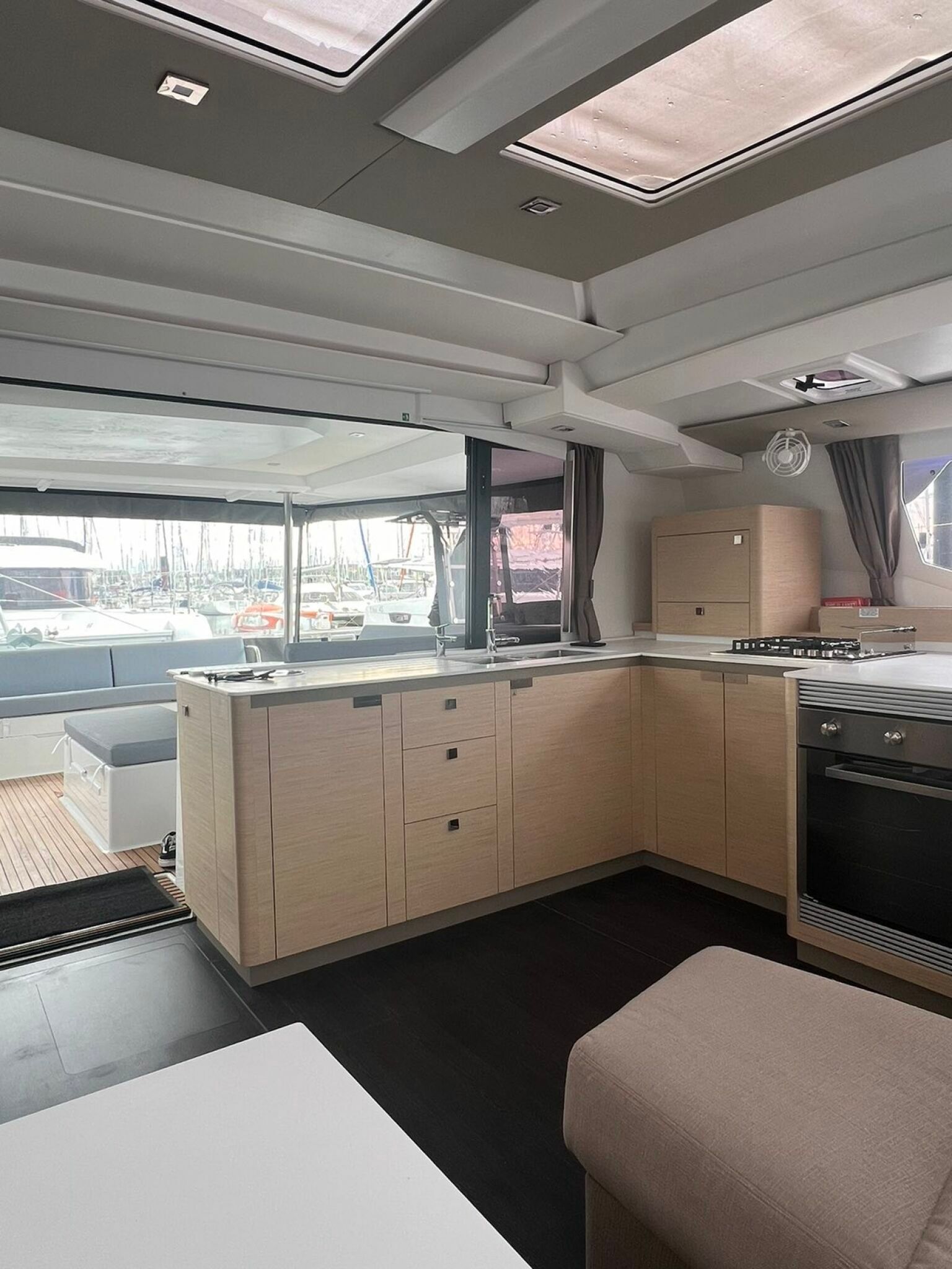 Fountaine Pajot Tanna 47 | Dione