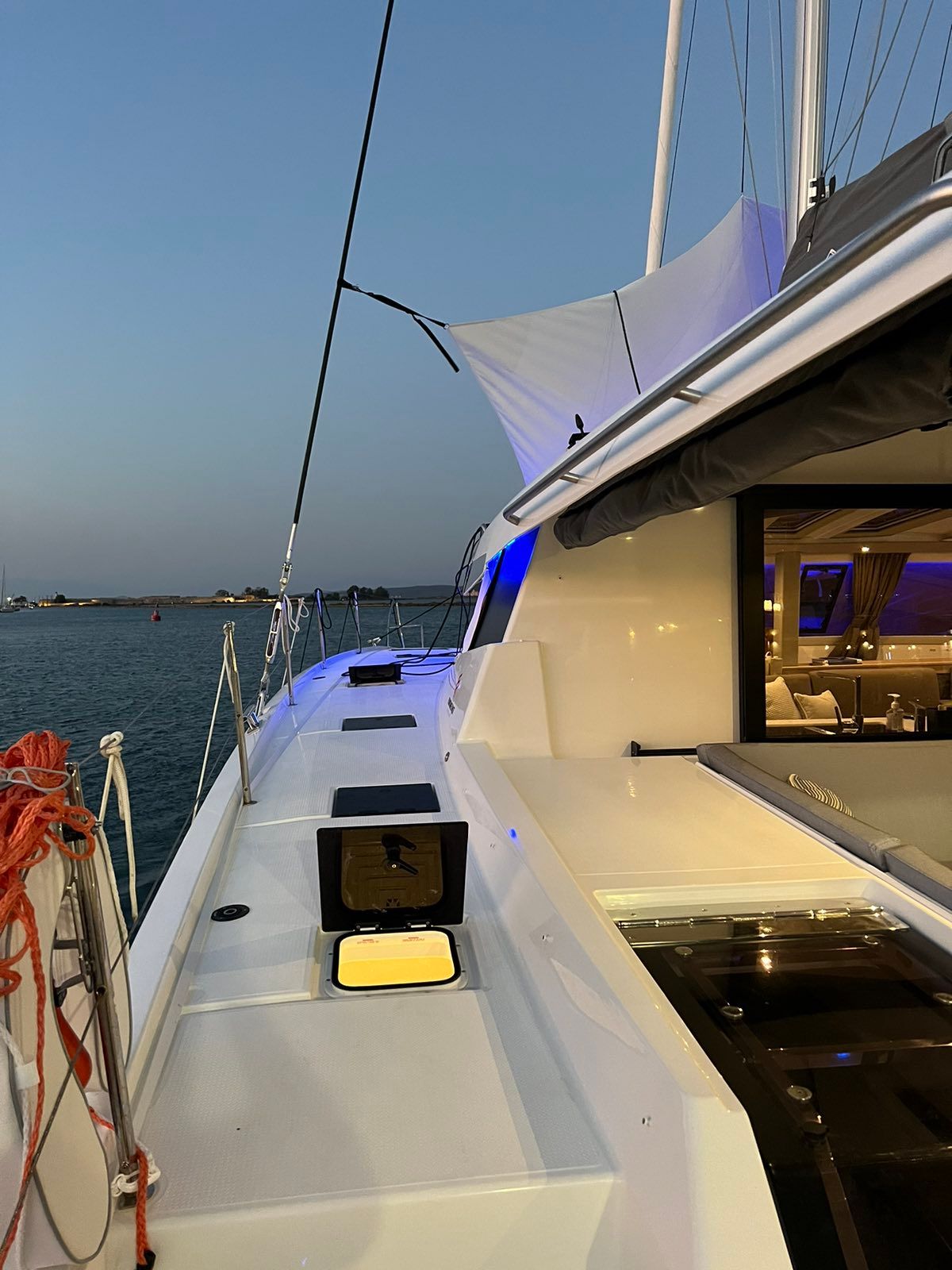 Fountaine Pajot Tanna 47 | Dione