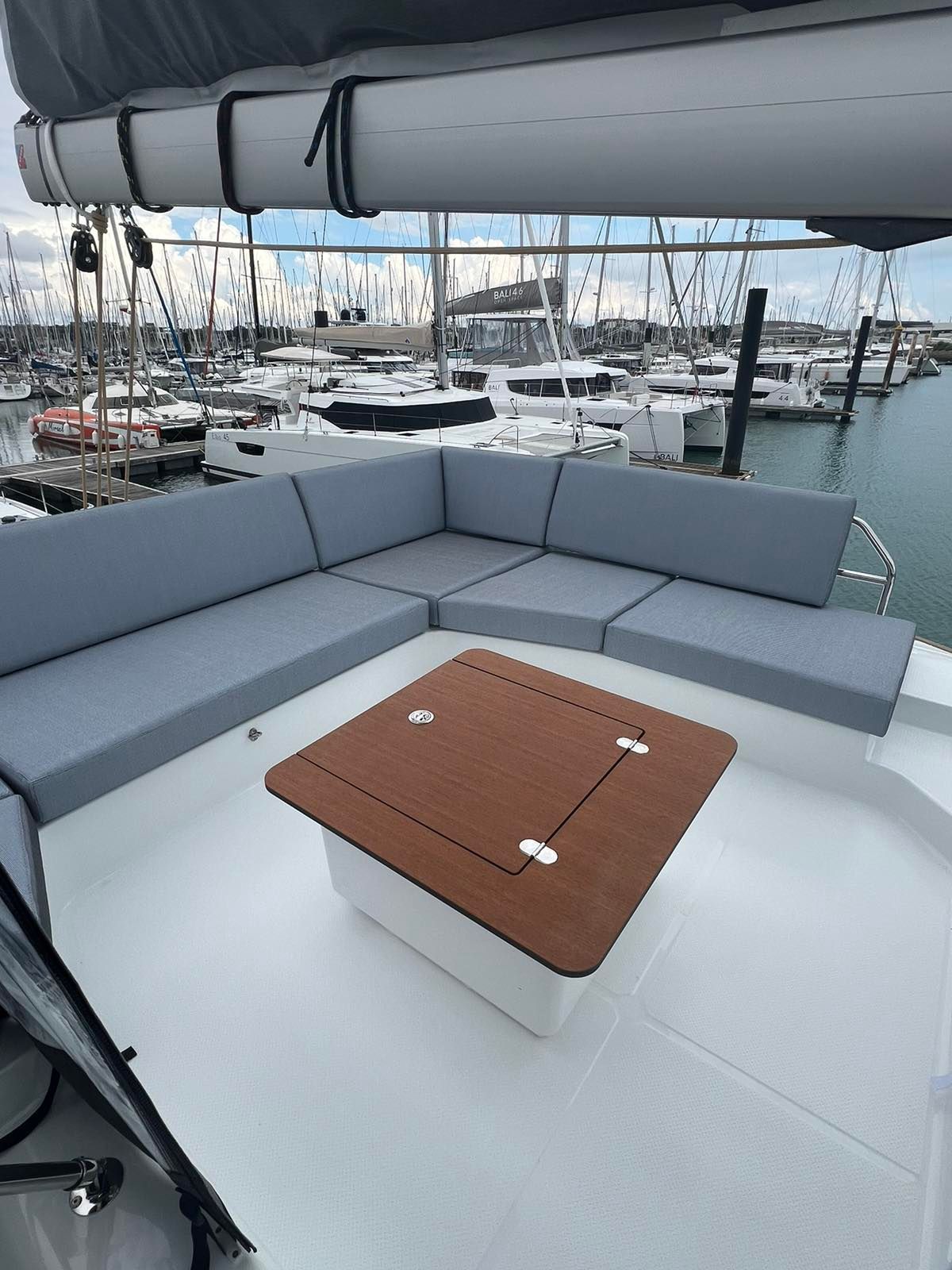 Fountaine Pajot Tanna 47 | Dione