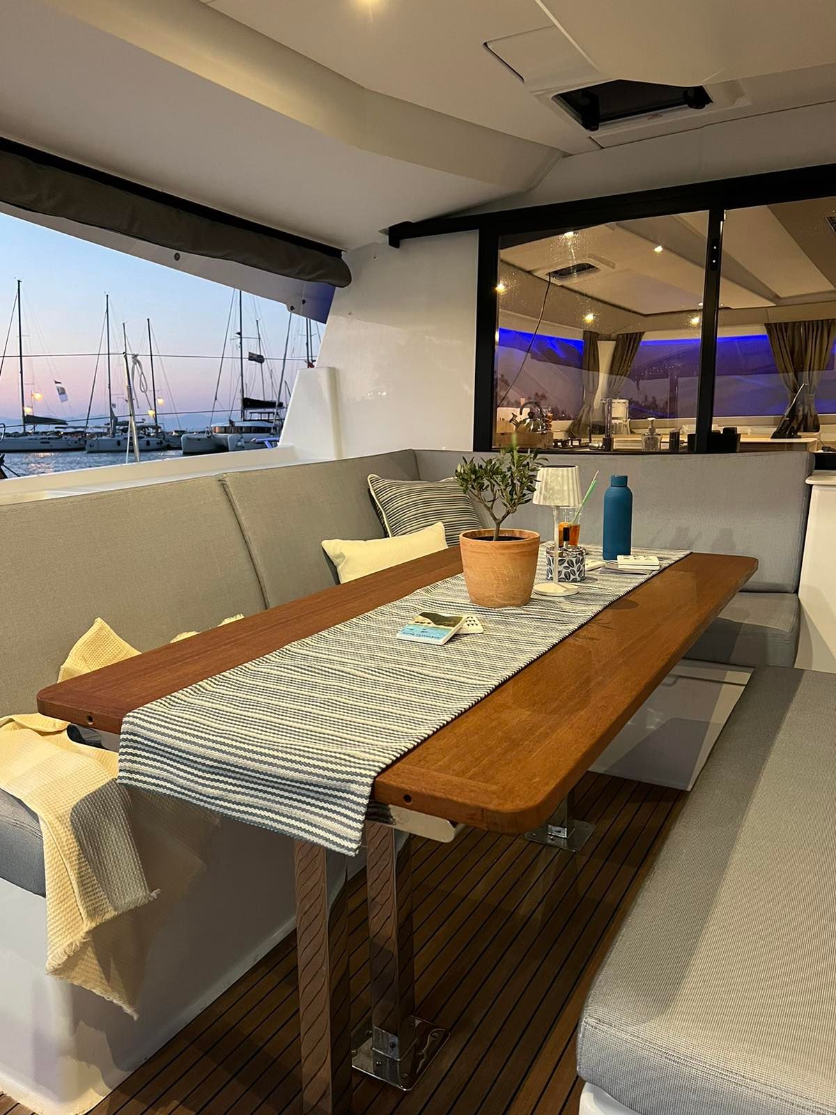 Fountaine Pajot Tanna 47 | Dione