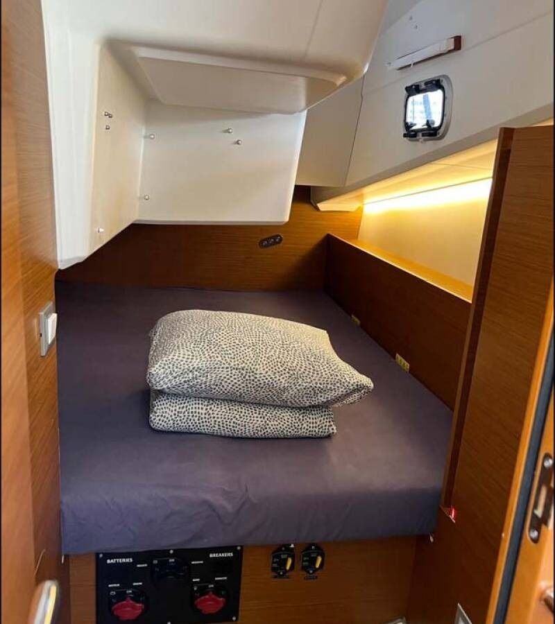 Jeanneau Sun Odyssey 380 | Golden Eye