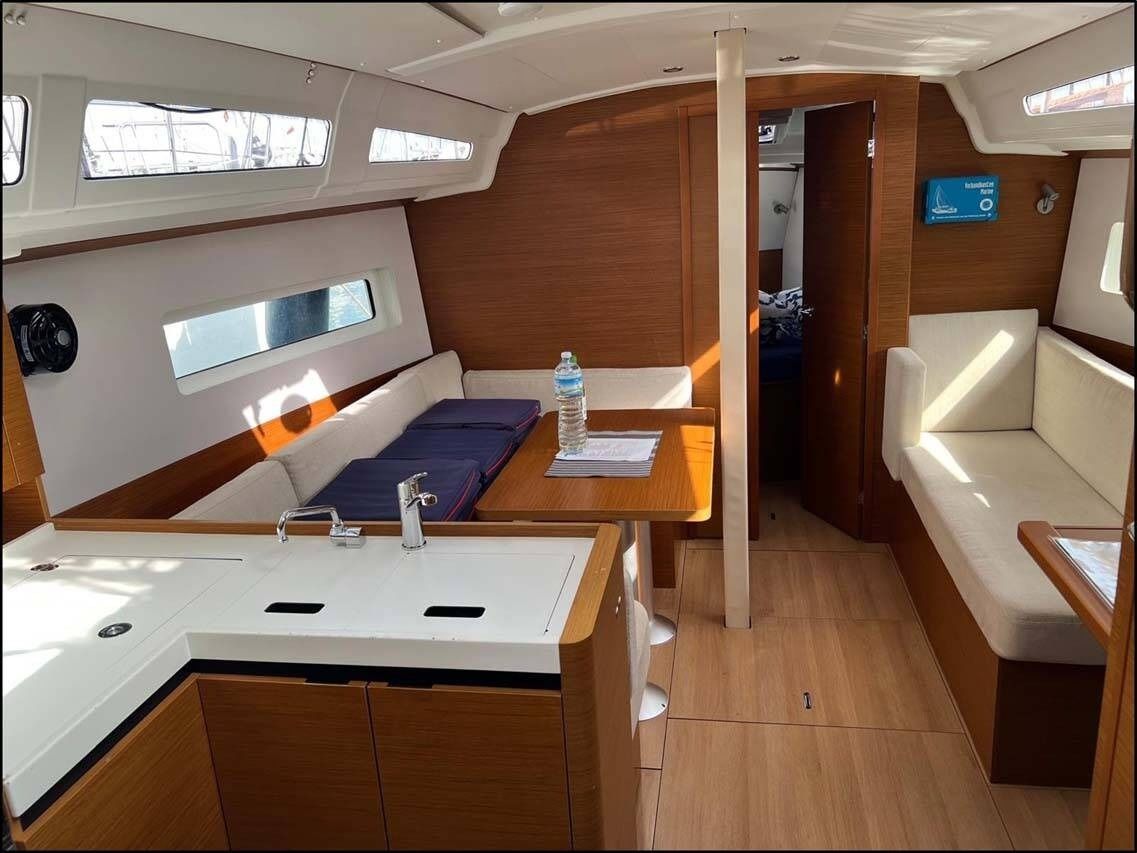 Jeanneau Sun Odyssey 380 | Golden Eye