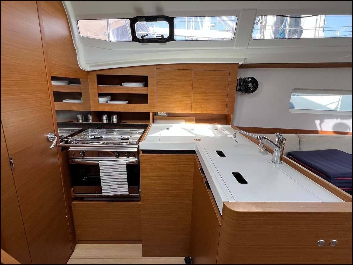 Jeanneau Sun Odyssey 380 | Golden Eye