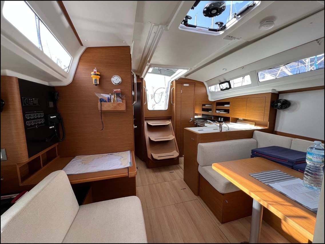 Jeanneau Sun Odyssey 380 | Golden Eye