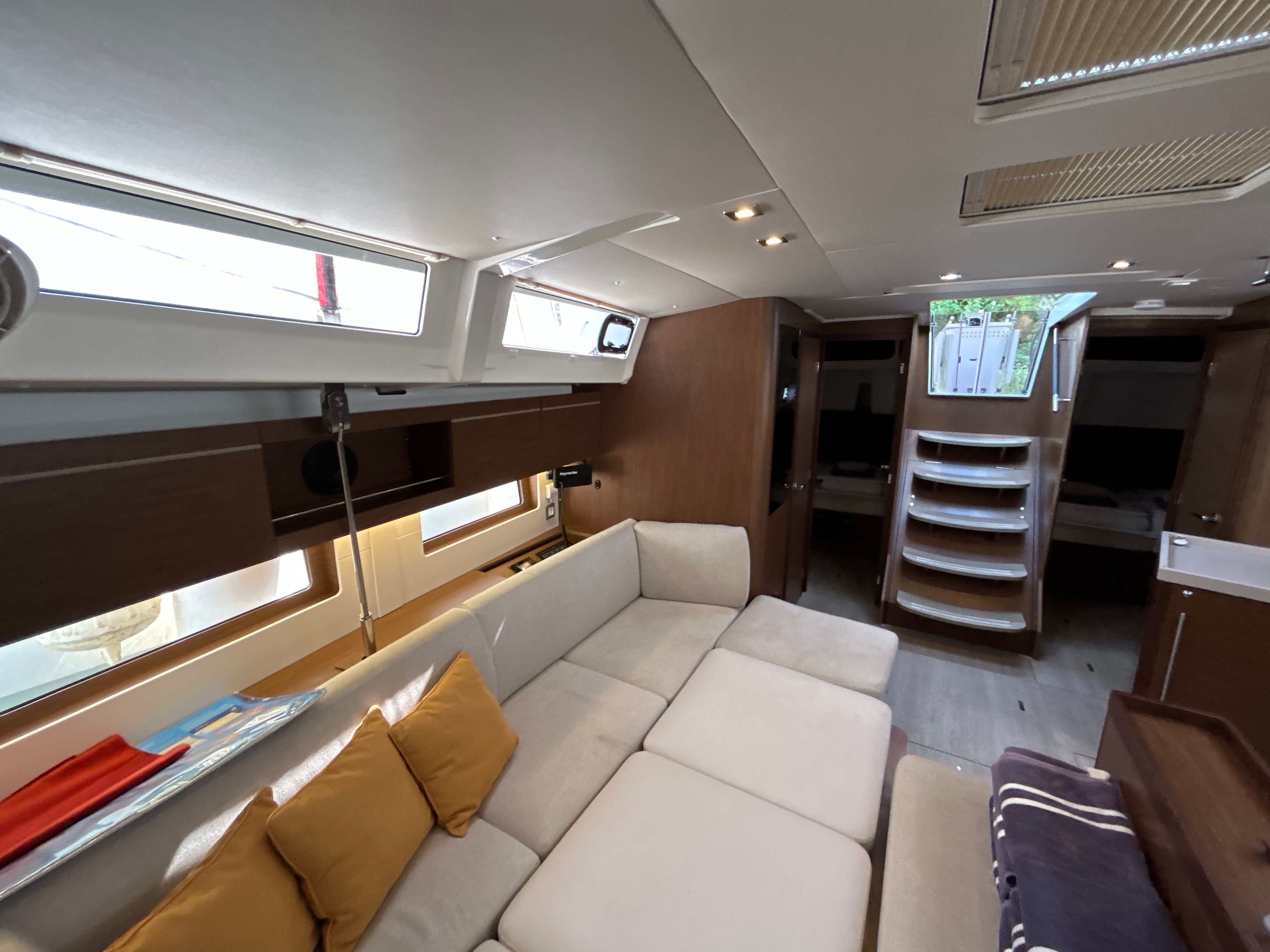 Beneteau Oceanis 46.1 | Bumblebee