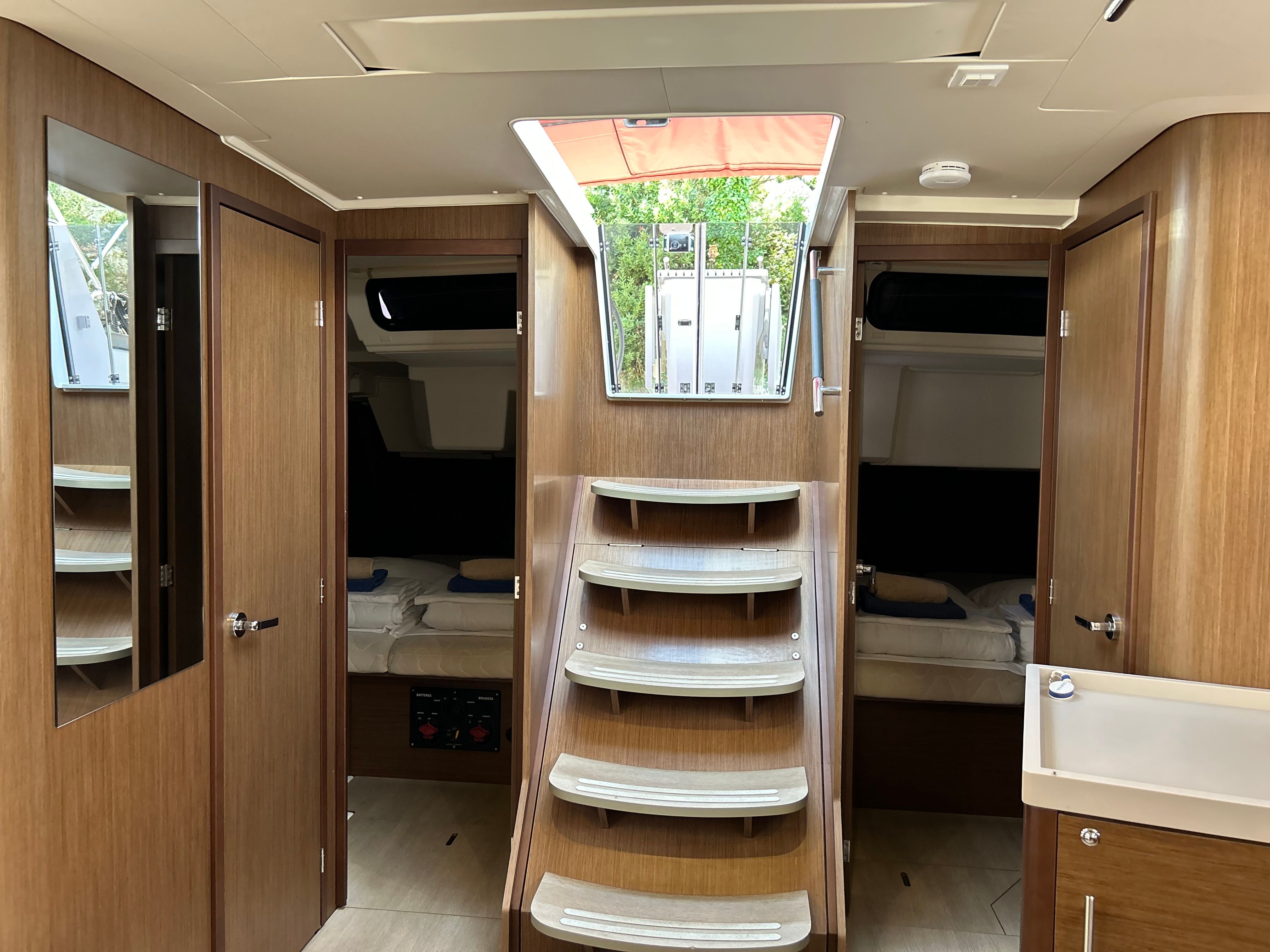 Beneteau Oceanis 46.1 | Bumblebee