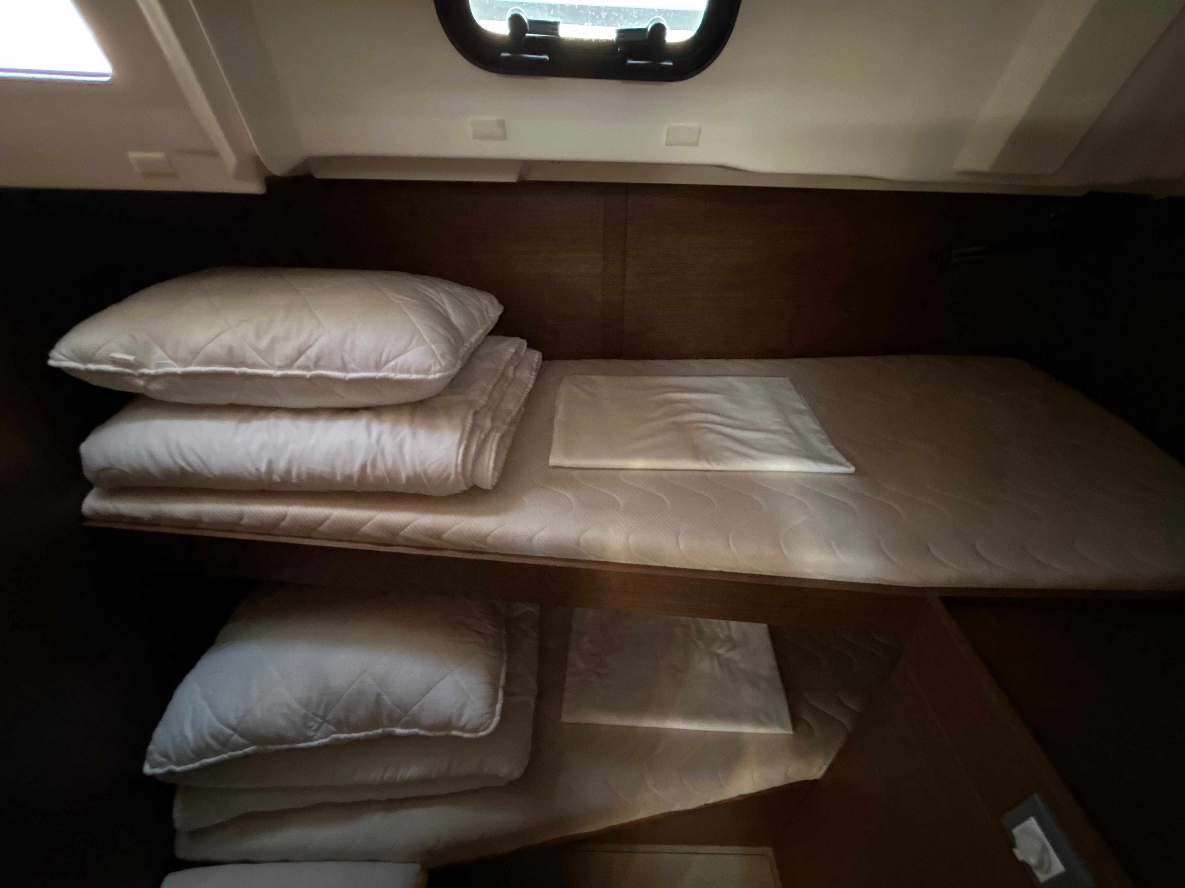 Beneteau Oceanis 46.1 | Bumblebee