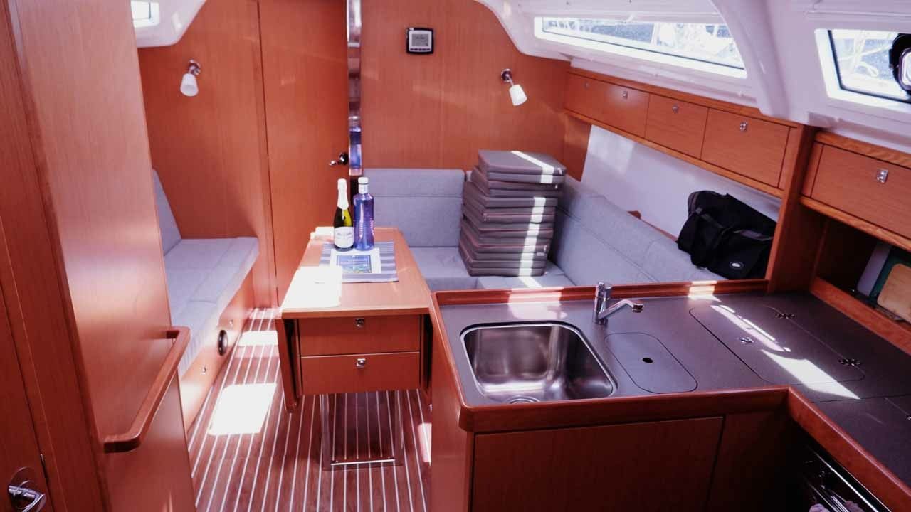 Bavaria Cruiser 37 | Catalina