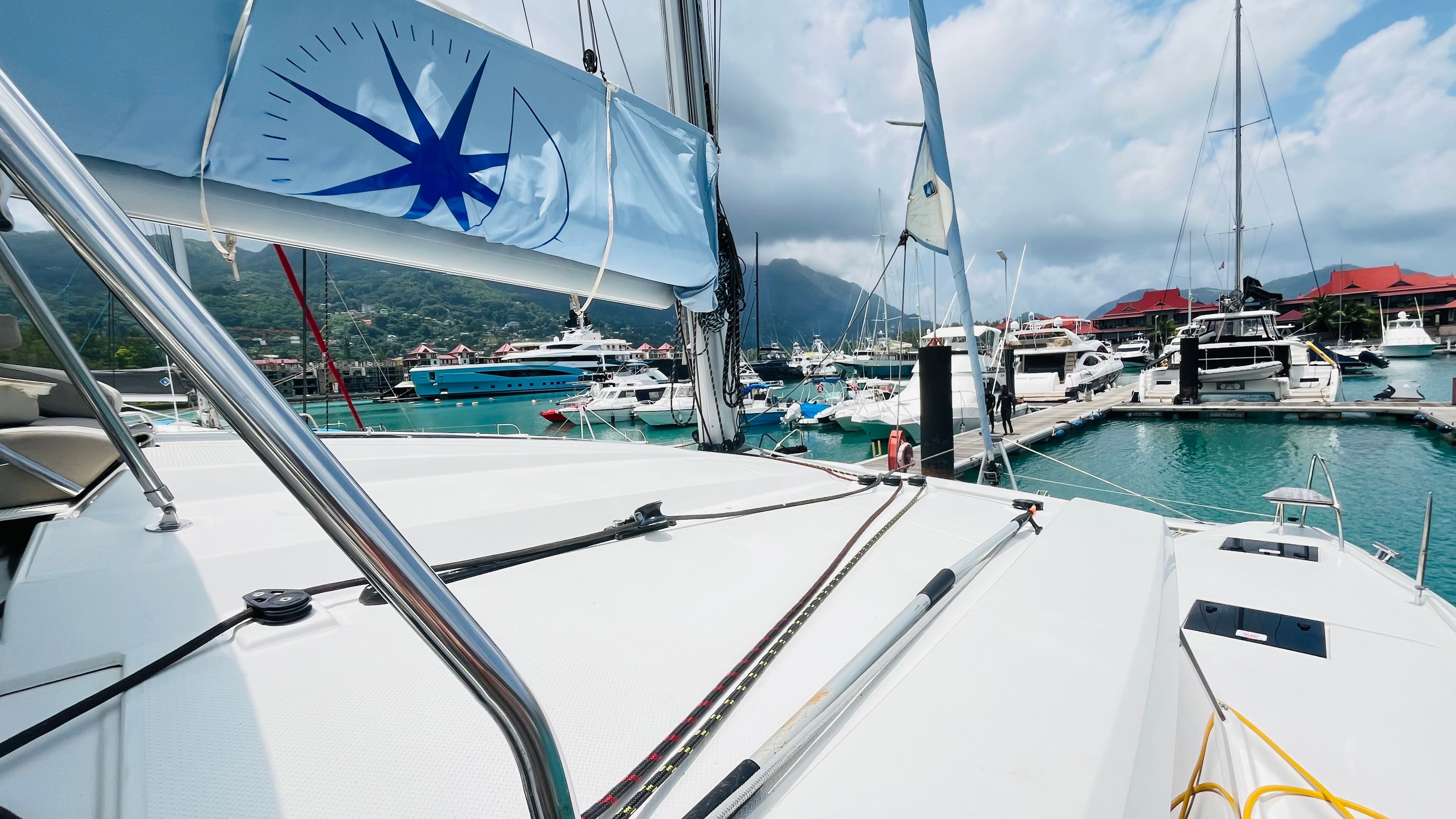 Fountaine Pajot Astrea 42 | Neza