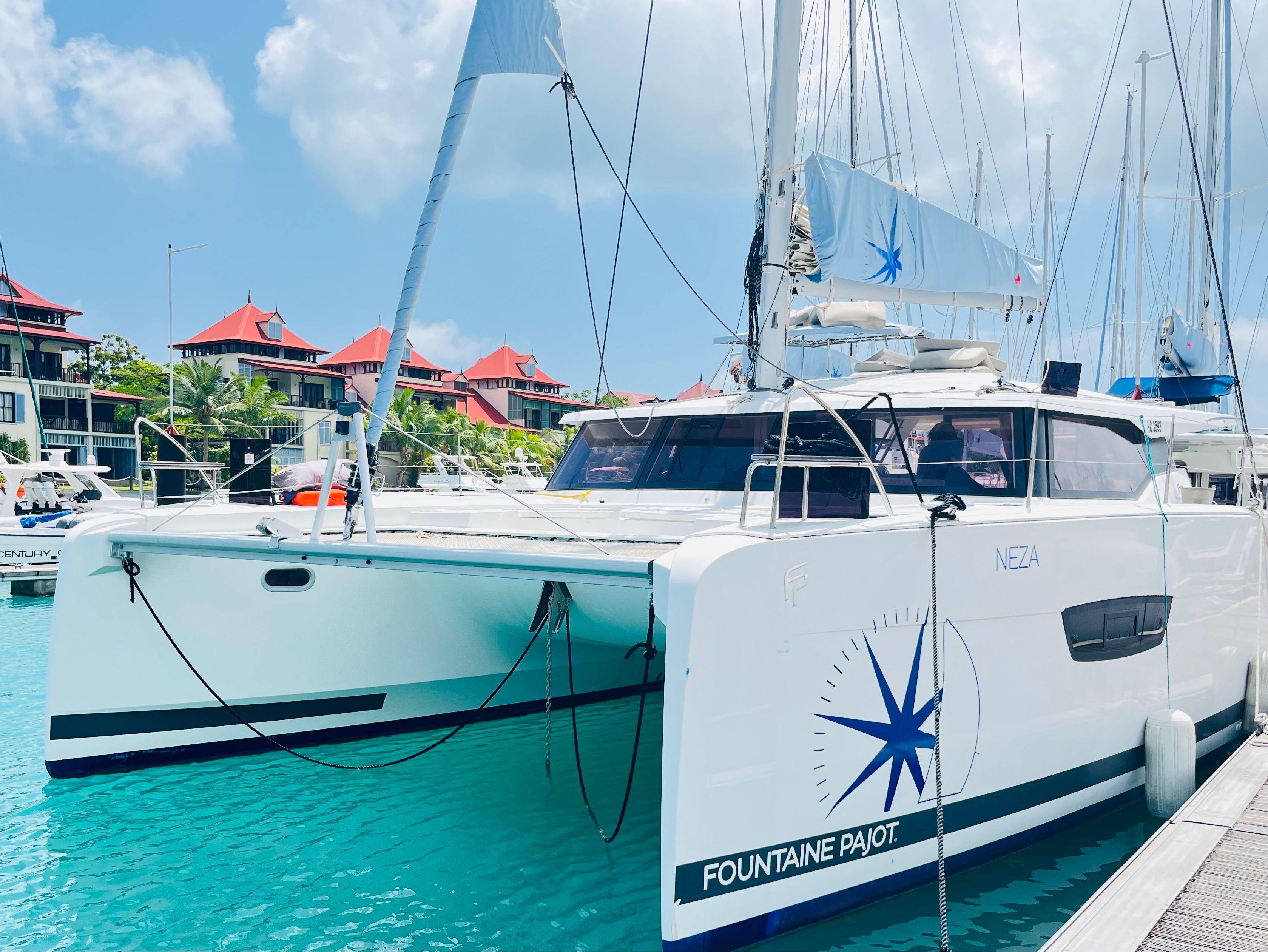 Fountaine Pajot Astrea 42 | Neza