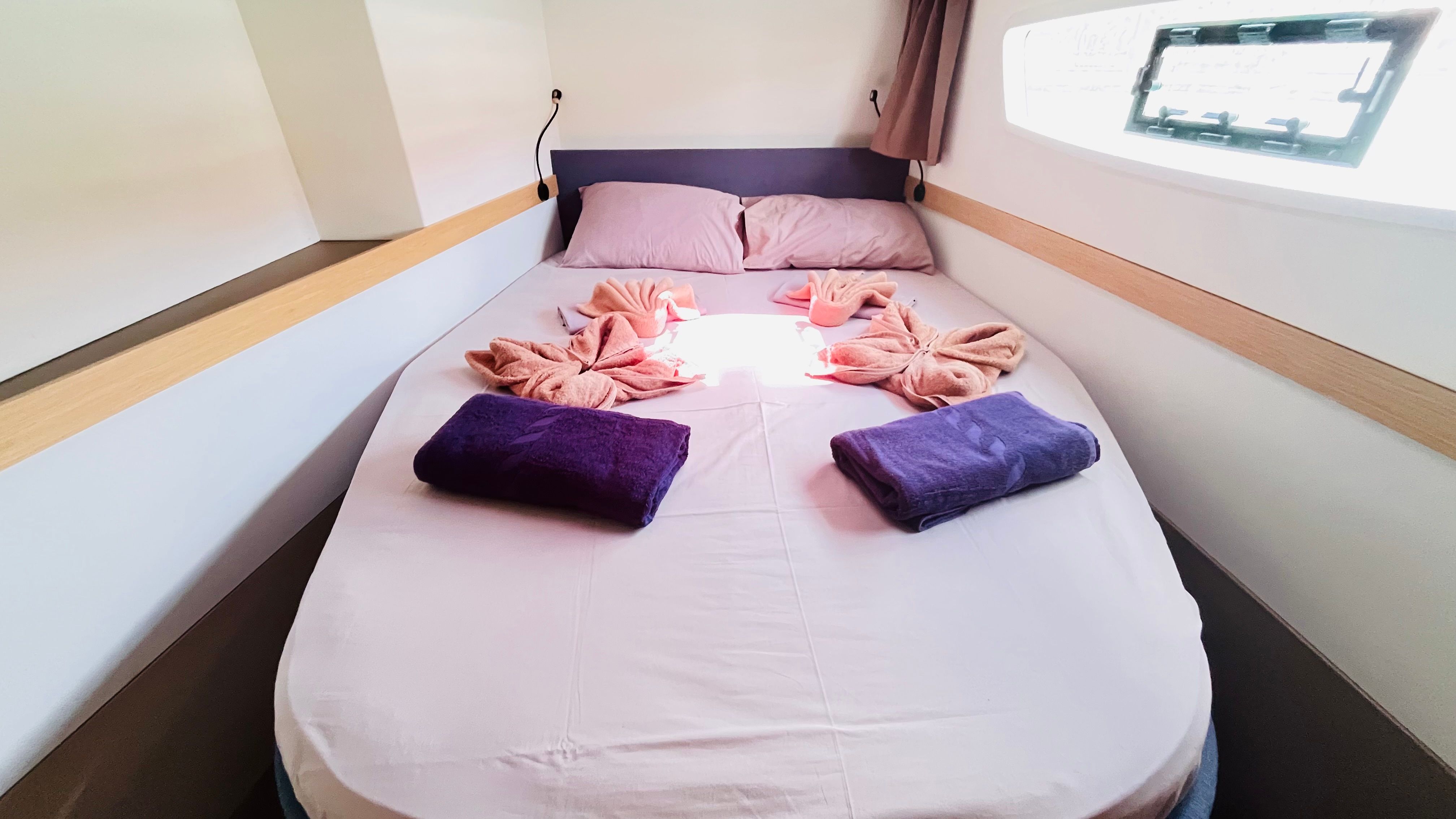 Fountaine Pajot Astrea 42 | Neza