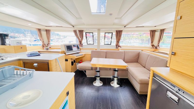 Fountaine Pajot Astrea 42 | Neza