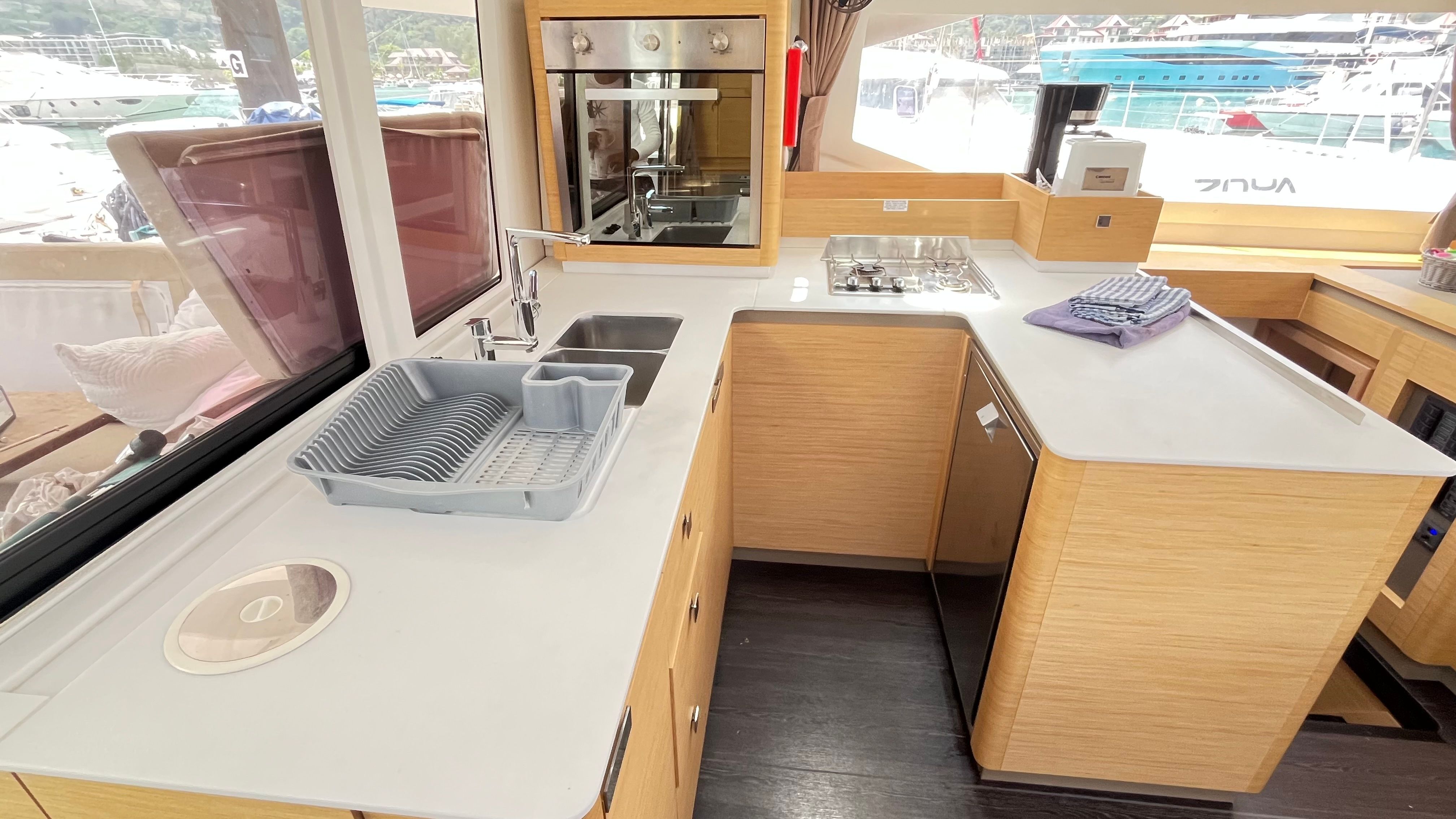 Fountaine Pajot Astrea 42 | Neza