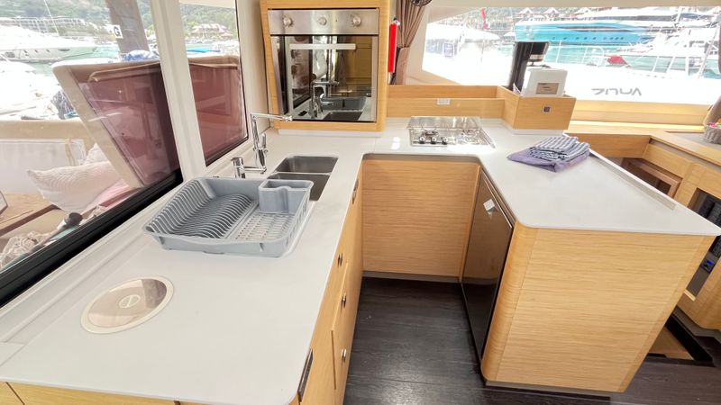 Fountaine Pajot Astrea 42 | Neza