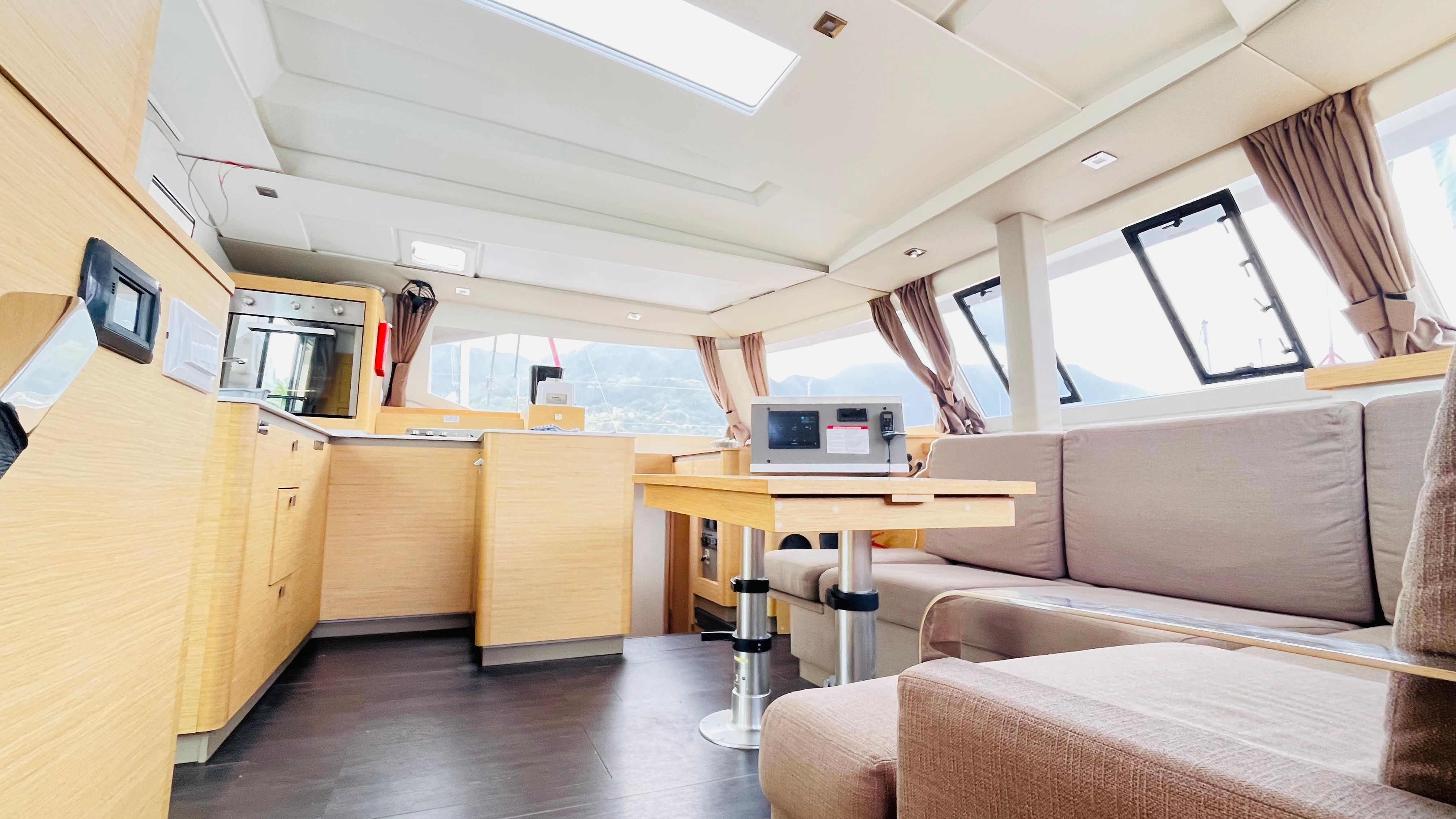 Fountaine Pajot Astrea 42 | Neza