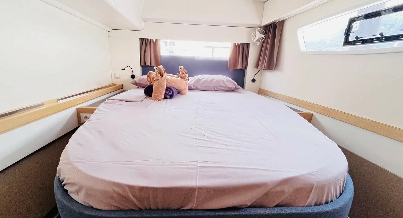 Fountaine Pajot Astrea 42 | Neza