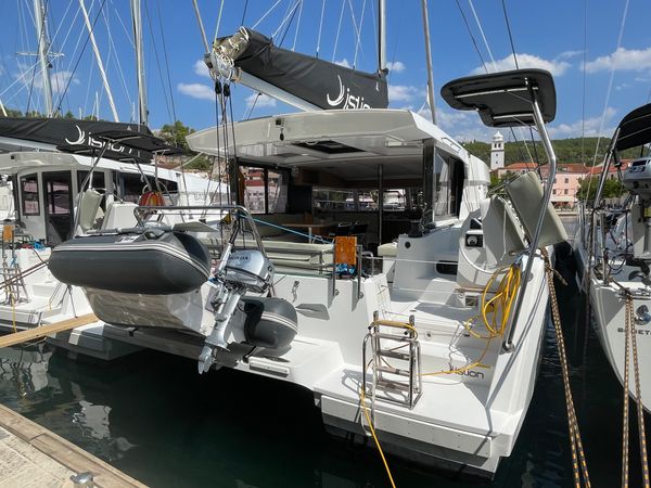 Bali Catsmart | First Flirt