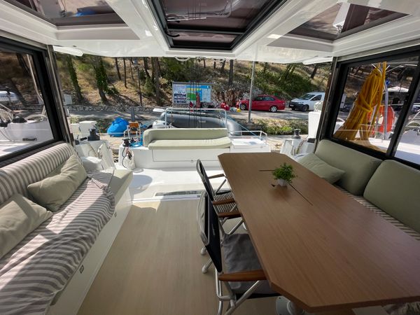 Bali Catsmart | First Flirt