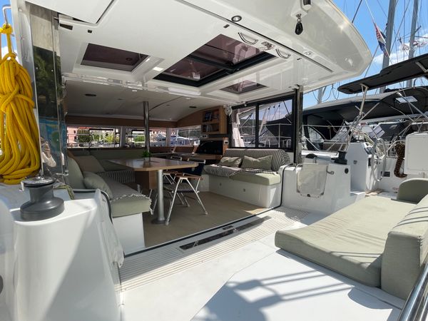 Bali Catsmart | First Flirt