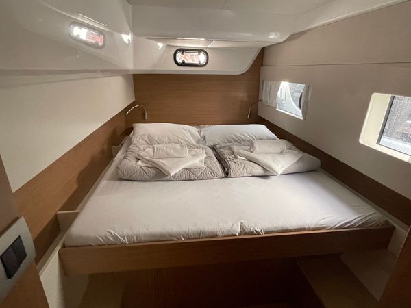 Bali Catsmart | First Flirt