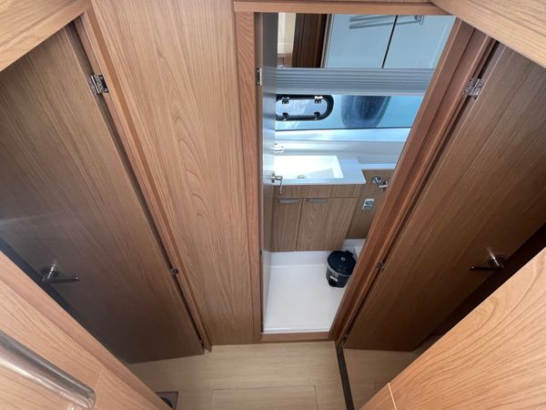 Bali Catsmart | First Flirt