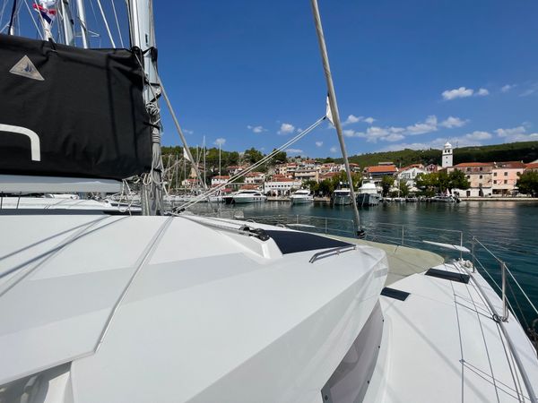 Bali Catsmart | First Flirt