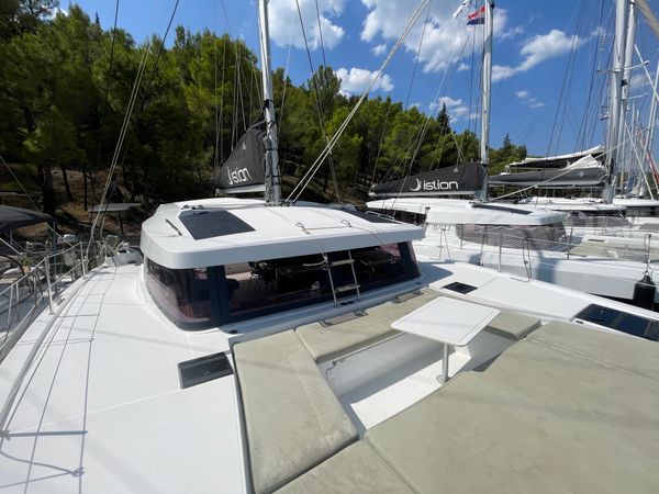 Bali Catsmart | First Flirt