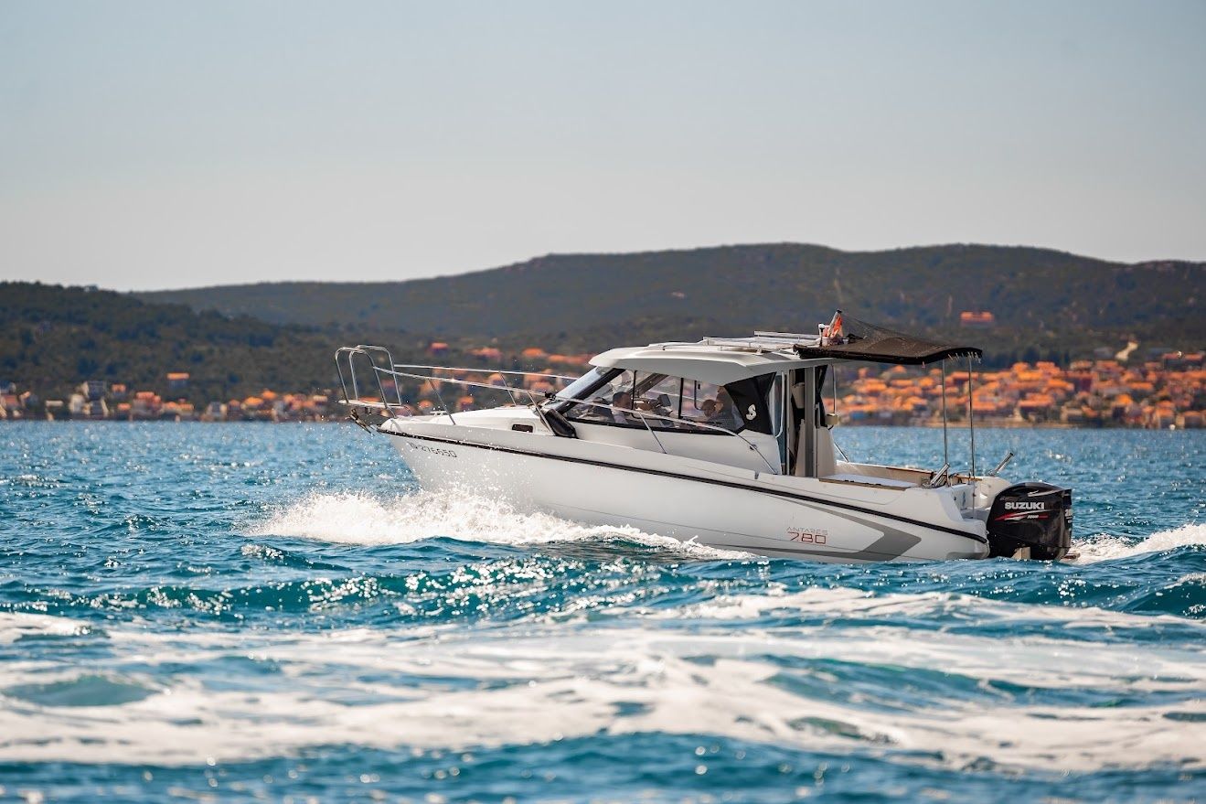 Beneteau Antares 780 | 15