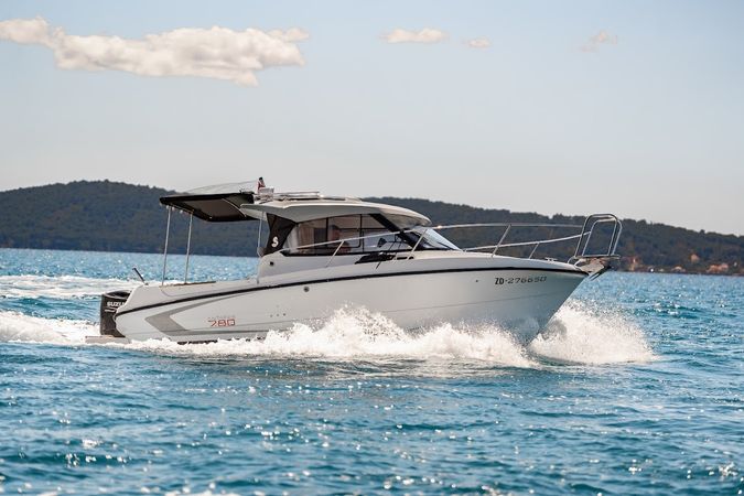 Beneteau Antares 780 | 15