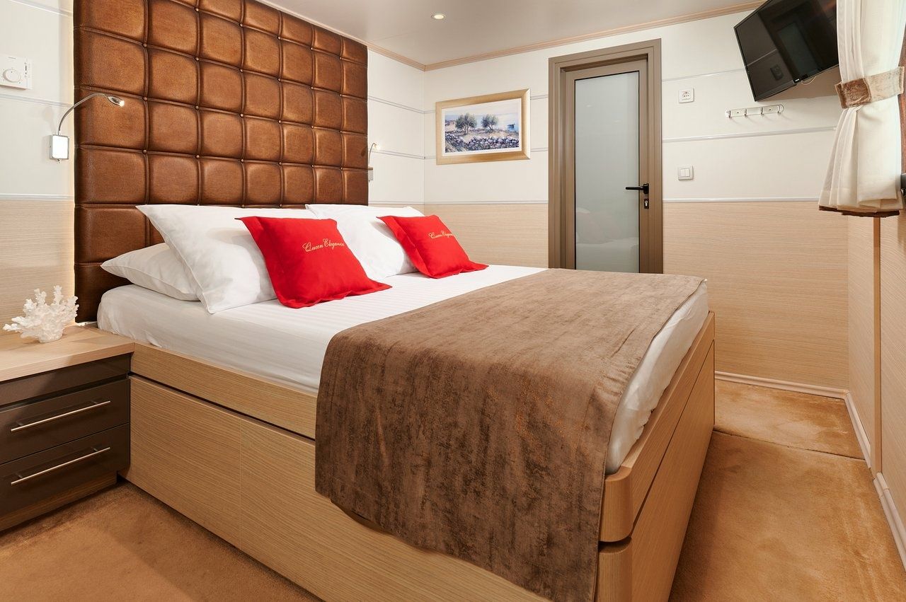 Custom Built 160 | Queen Eleganza