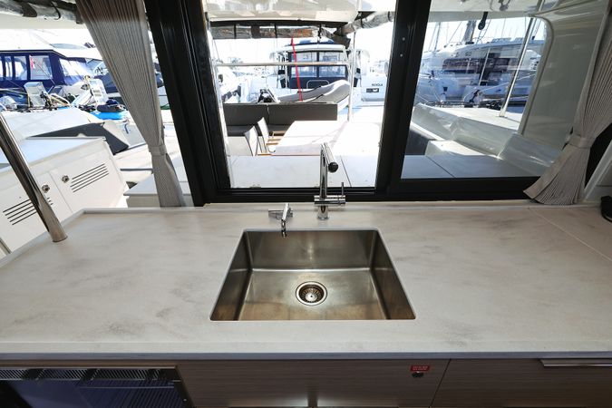 Lagoon 46 | Ship Happens