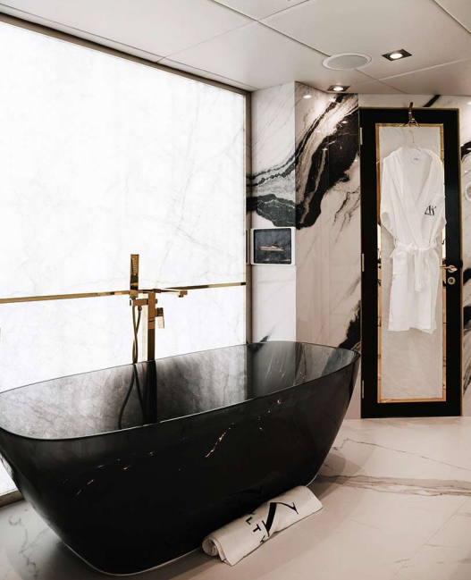 Palmer Johnson 136 | Royalty