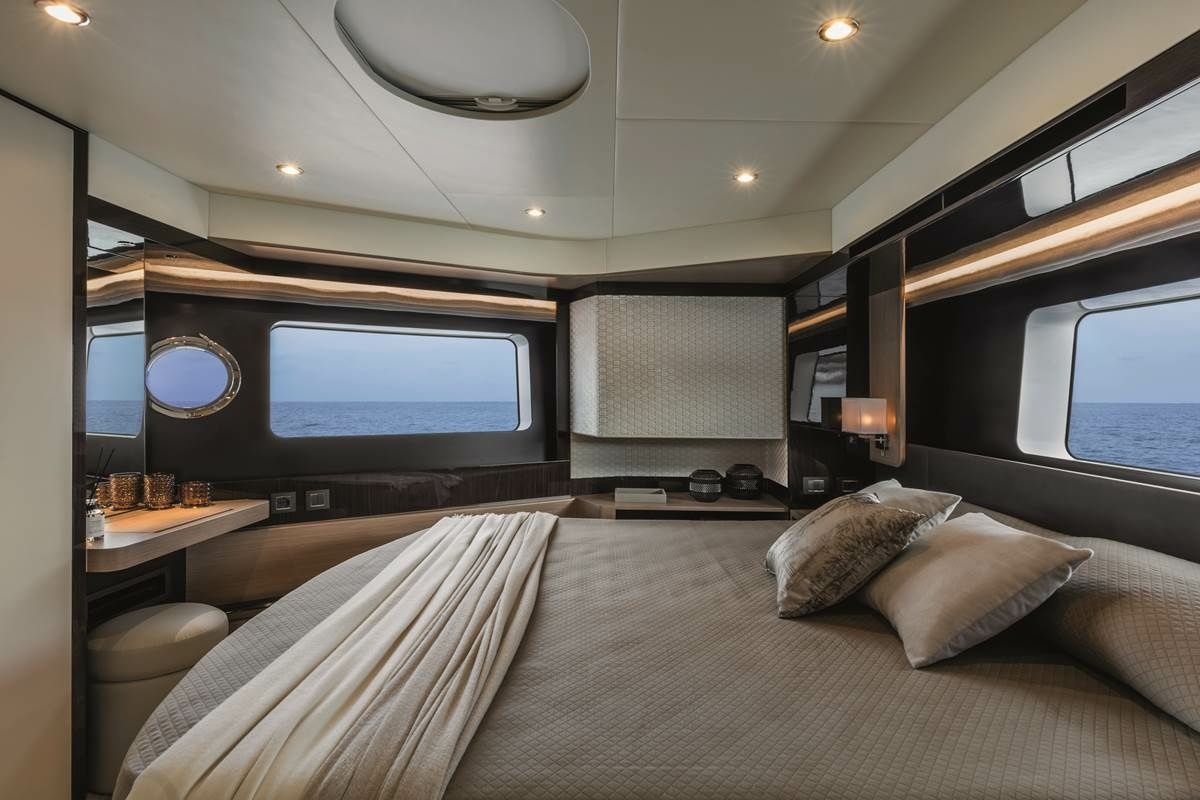 Absolute Navetta 48 | Ava