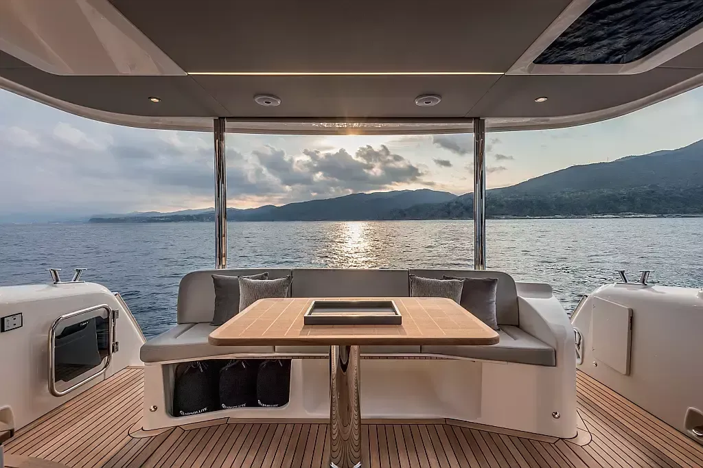 Absolute Navetta 48 | Ava