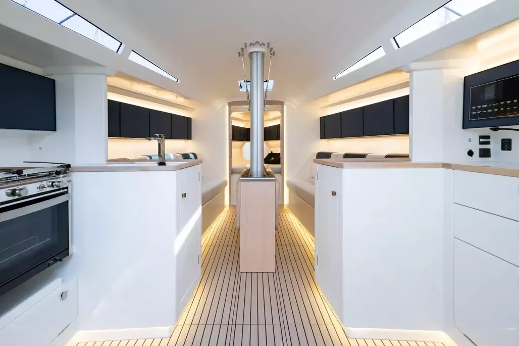 Italia Yachts 11.98 | Susano'o