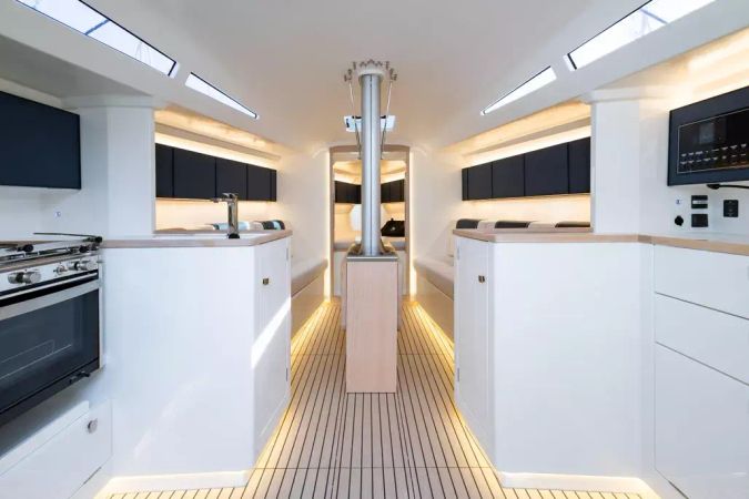 Italia Yachts 11.98 | Susano'o