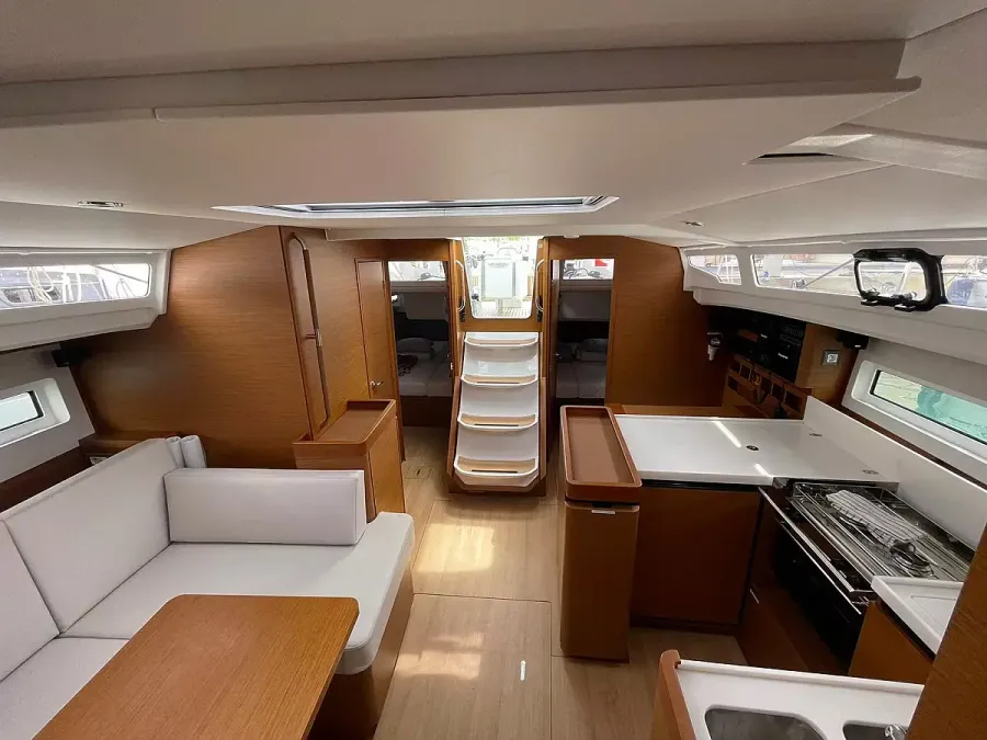 Jeanneau Sun Odyssey 440 | Amaretto