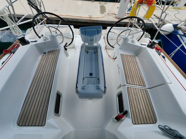 Jeanneau Sun Odyssey 389 | Islanders