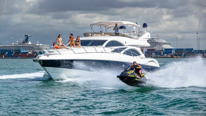 Sunseeker Manhattan 74 | Giuli