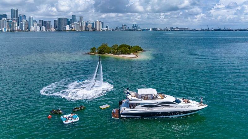 Sunseeker Manhattan 74 | Giuli
