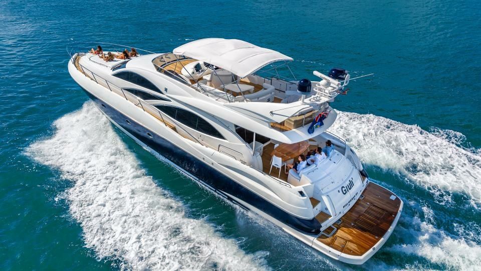 Sunseeker Manhattan 74 | Giuli