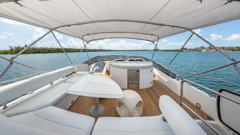 Sunseeker Manhattan 74 | Giuli