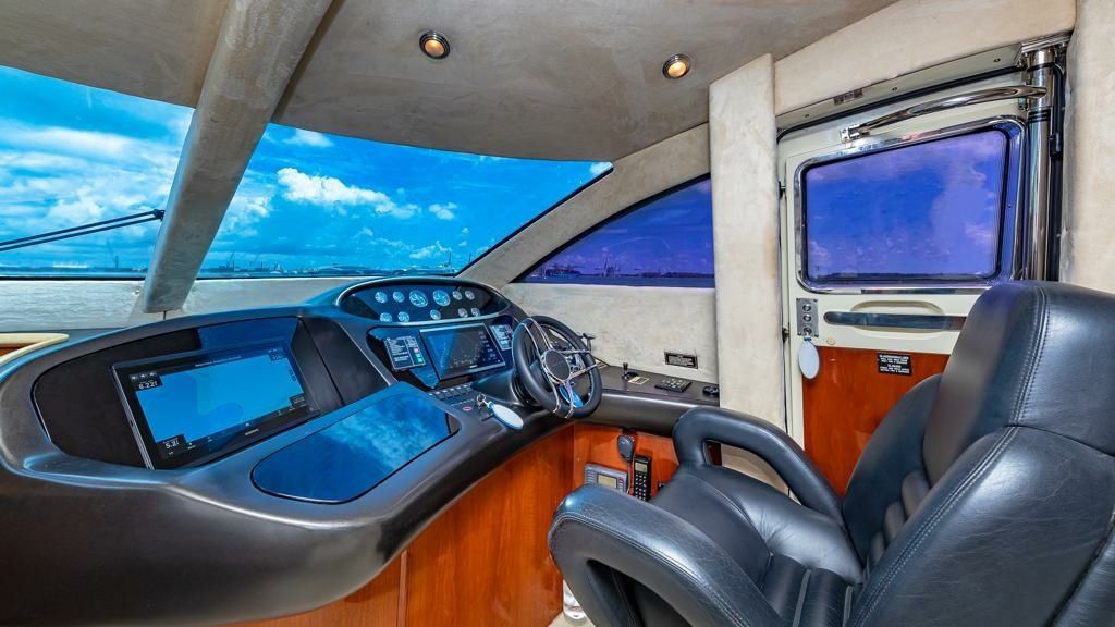 Sunseeker Manhattan 74 | Giuli