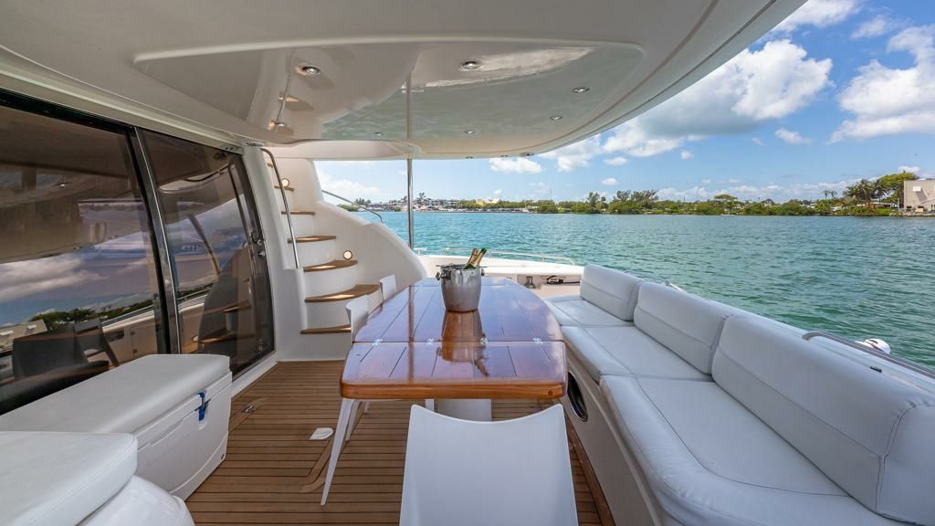 Sunseeker Manhattan 74 | Giuli