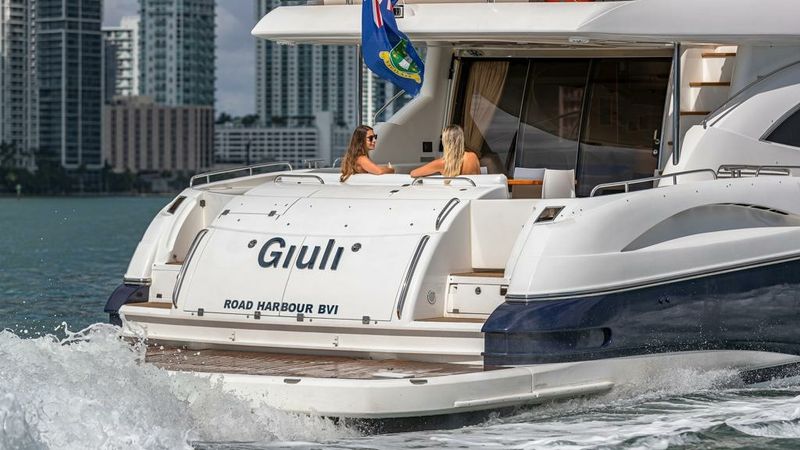 Sunseeker Manhattan 74 | Giuli